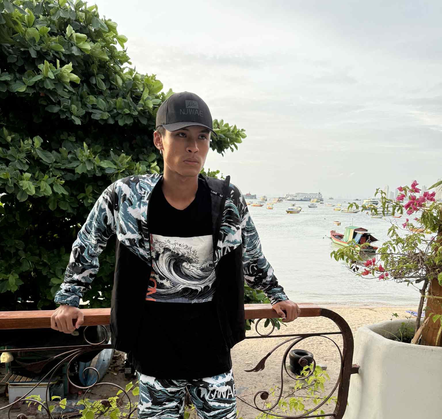 UNISEX WAVE GRAPHIC T-SHIRT